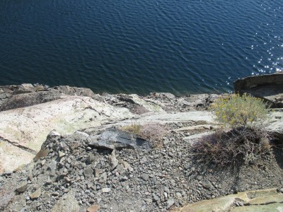 The drop off into Heather Lake from the sketchy trail.